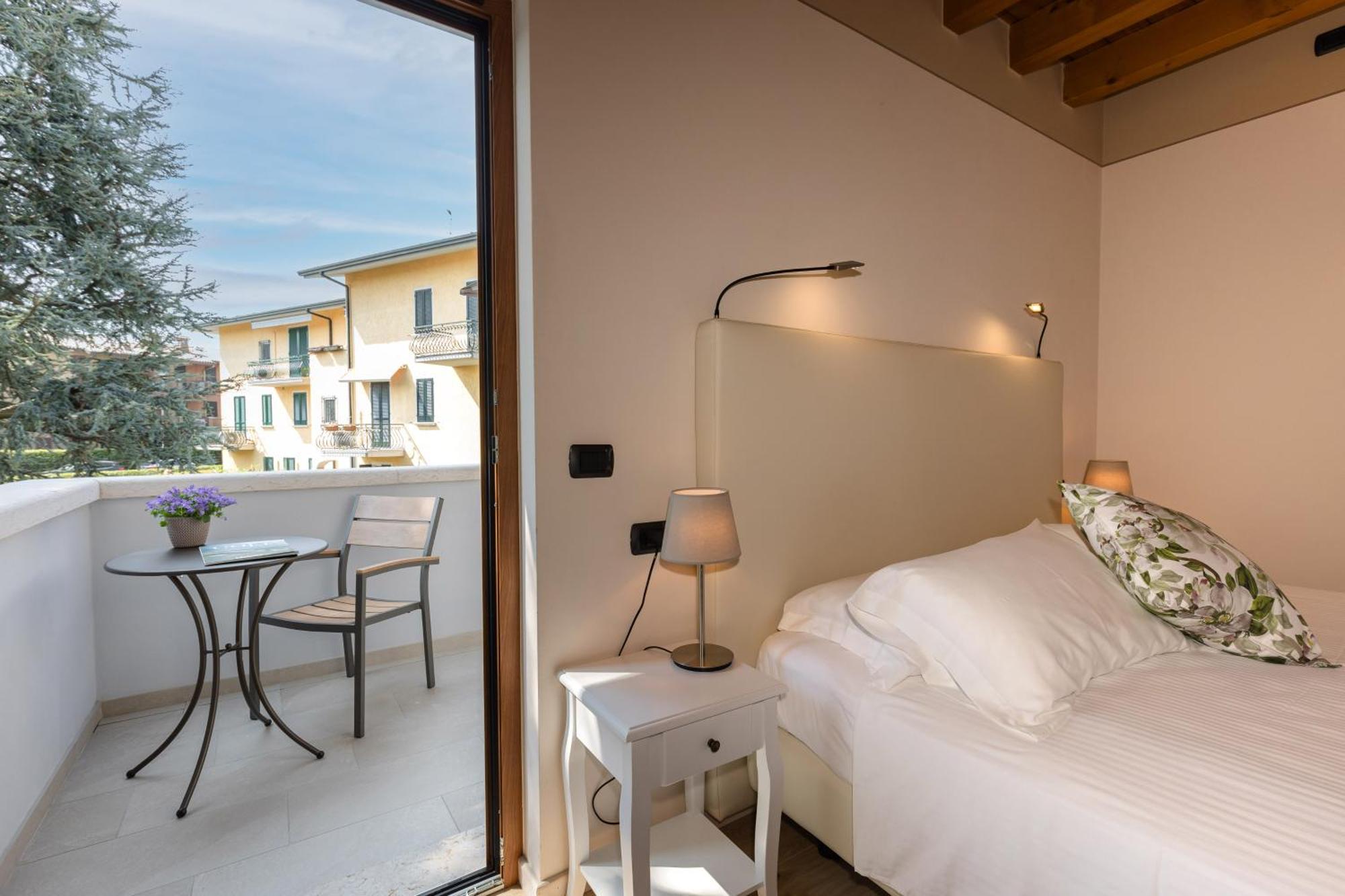 Charming Sirmione Bed & Breakfast Exterior foto